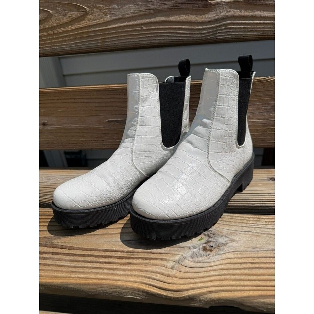 Dirty Laundry Lido Croco Chelsea Boots Women's 9 White Faux Croc Lug Sole Pull O